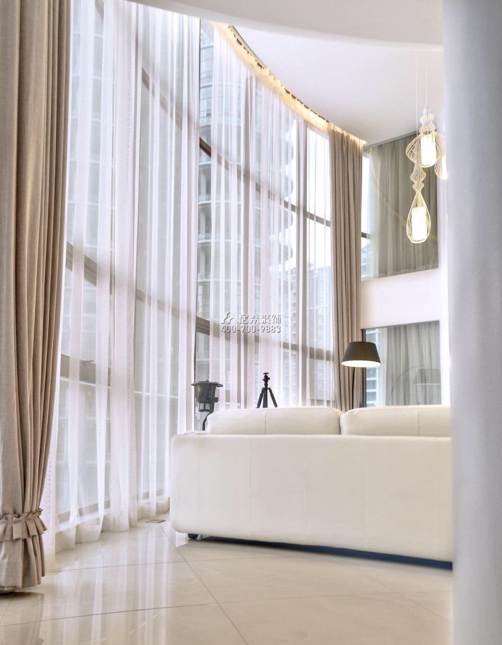 富灣國際320平方米現代簡約風格復式戶型客廳裝修效果圖