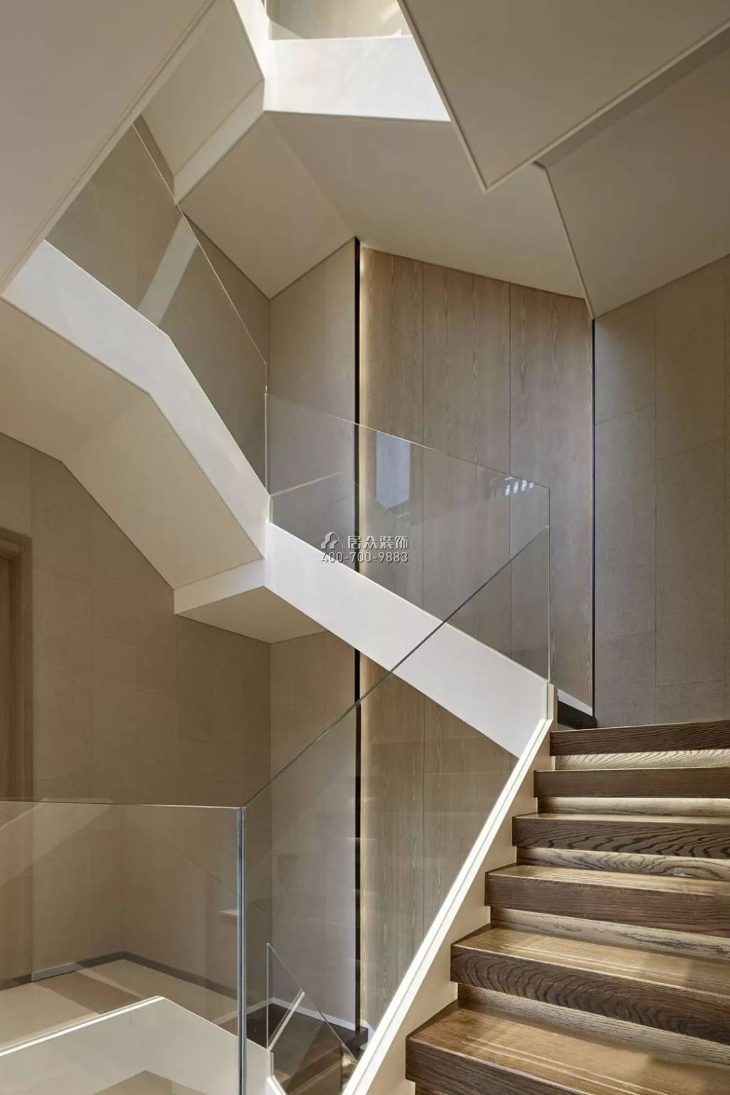 融创凡尔赛花园560平方米中式风格别墅户型楼梯装修效果图