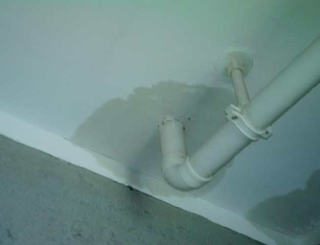 新装修好的房子卫生间漏水怎么办，如何处理？