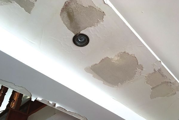 屋顶墙皮脱落是什么原因？屋顶墙皮脱落如何修补？